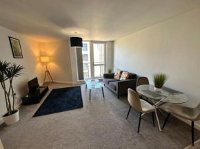 Cosy 2 Bed Apt Sleeps 4+Balcony